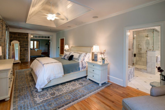 Aging in Place Renovation moderno-camera-da-letto