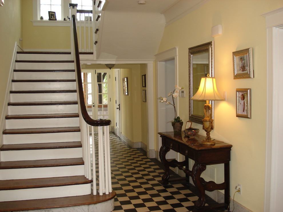 Inspiration for a traditional hallway in St Louis.