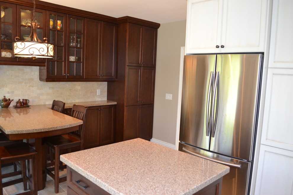 Inspiration for a transitional home design remodel in Toronto