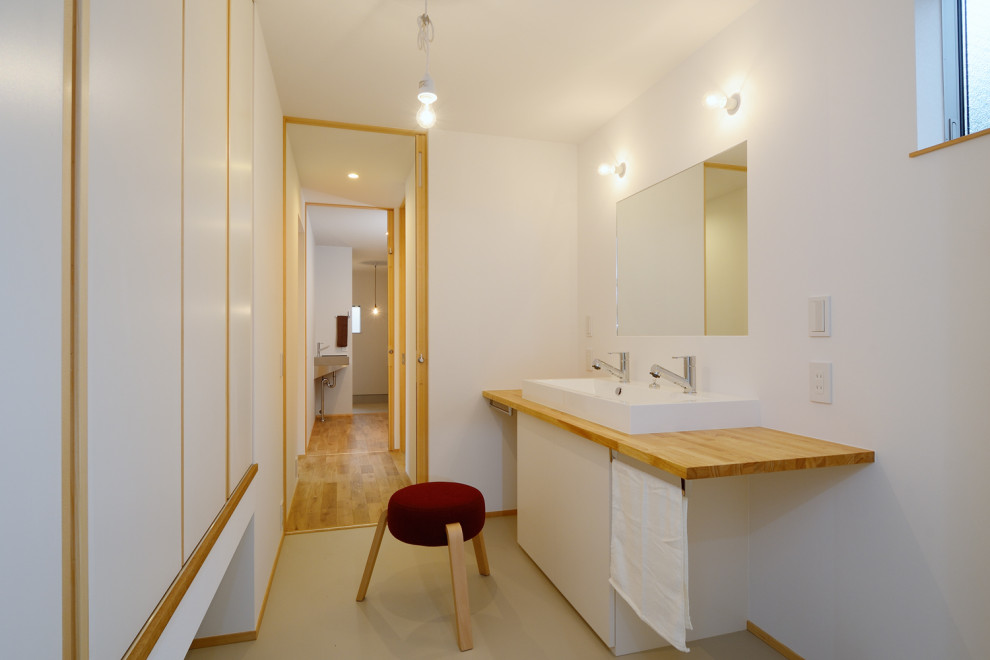 Design ideas for a scandinavian cloakroom in Other.