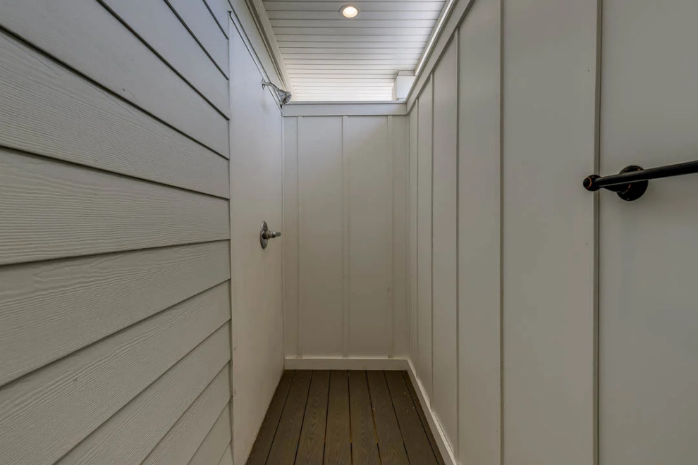 (2021) Great White Shack