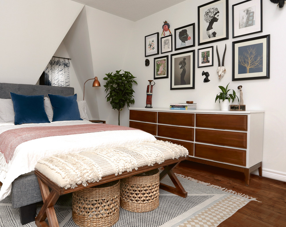 Design ideas for a small eclectic master bedroom in Toronto.