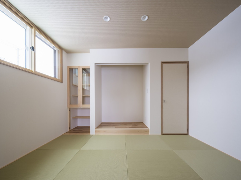 Mid-sized modern family room in Other with white walls, tatami floors, green floor, wallpaper and wallpaper.