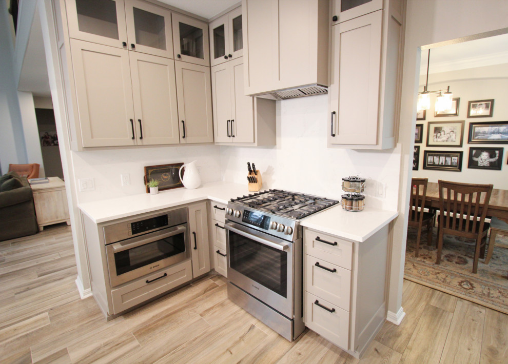 Transitional home design photo in Austin