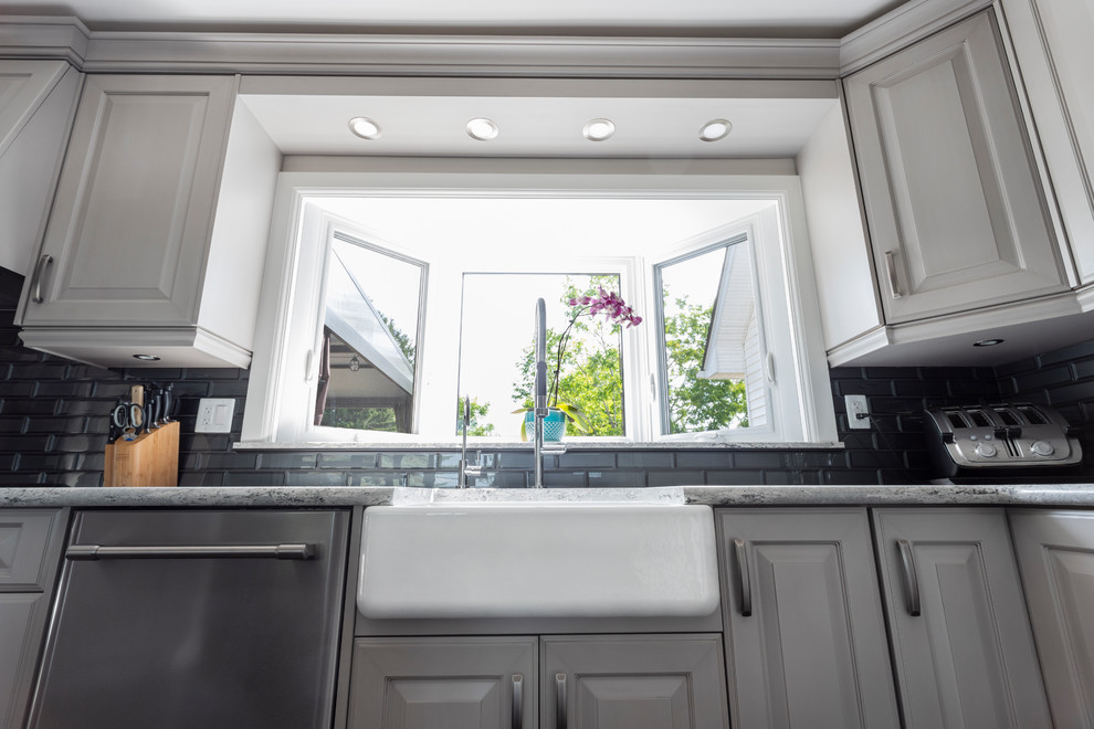 Transitional kitchen photo in Toronto