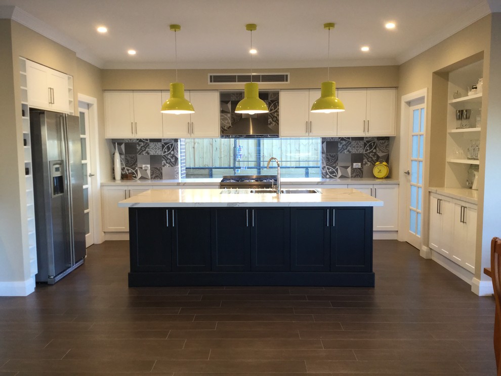 Photo of a traditional u-shaped open plan kitchen in Sydney with shaker cabinets and with island.