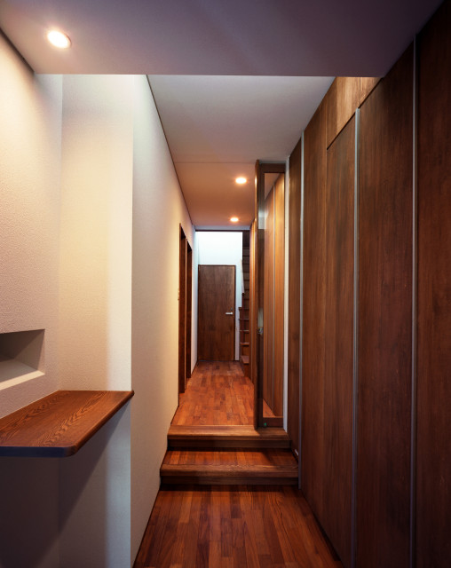 市川の家 moderno-ingresso