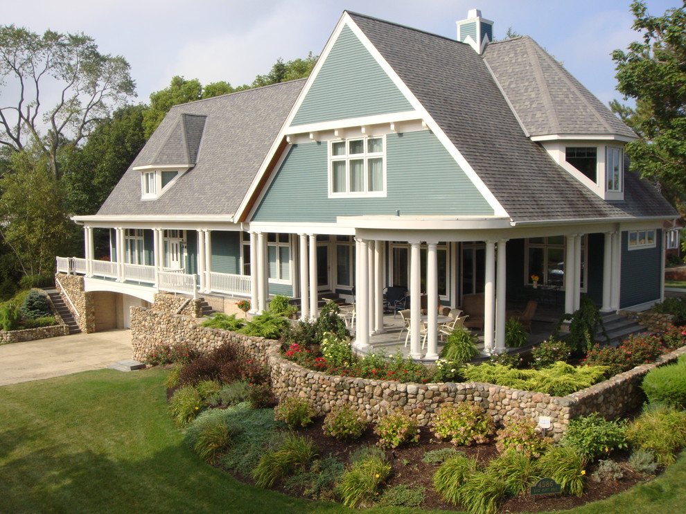 Inspiration for a mid-sized beach style two-storey green house exterior in Cleveland with concrete fiberboard siding, a gable roof and a shingle roof.