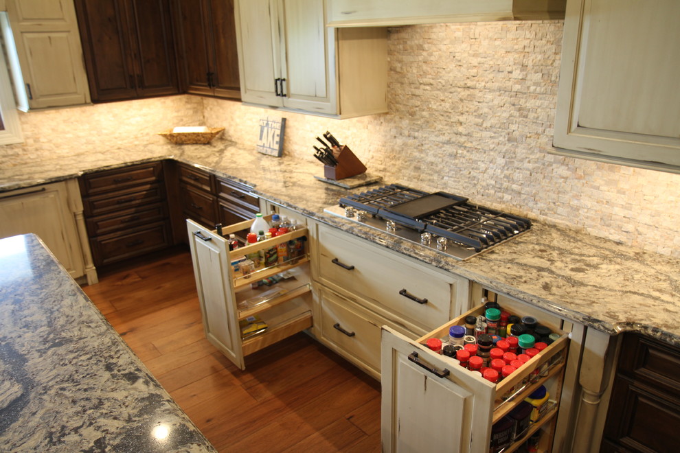 Kitchen - transitional kitchen idea in Indianapolis