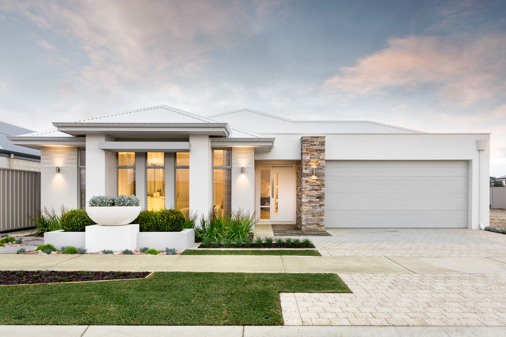 Beach style one-storey stucco white house exterior in Perth with a hip roof and a metal roof.