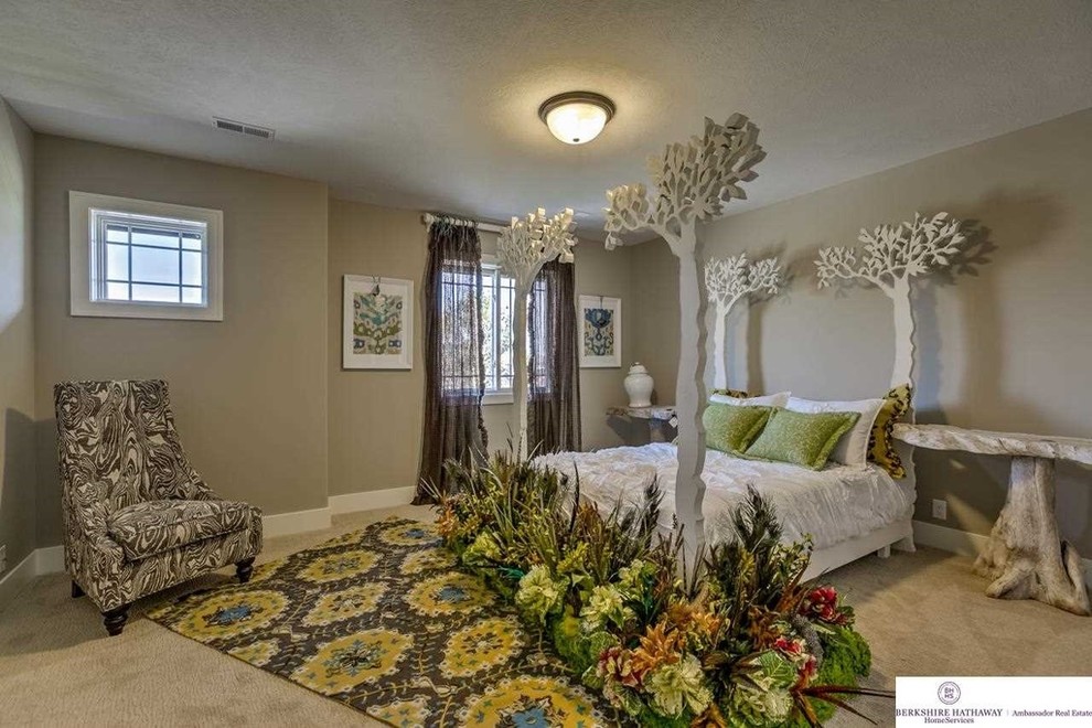 Design ideas for a transitional guest bedroom in Omaha with beige walls and carpet.