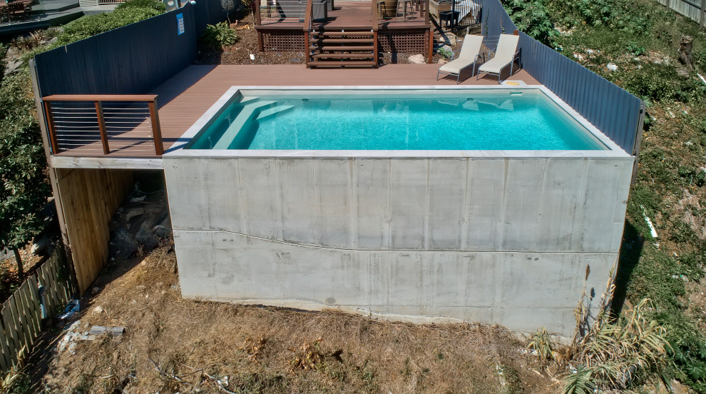 Inspiration for a mid-sized modern pool in Brisbane.