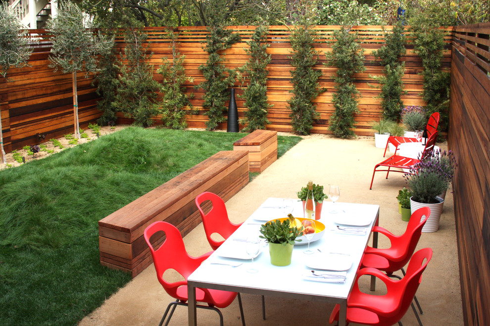 This is an example of a small modern backyard garden in San Francisco.