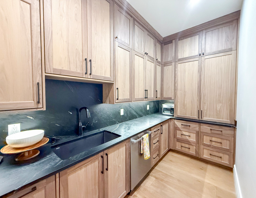 Kitchen - transitional kitchen idea