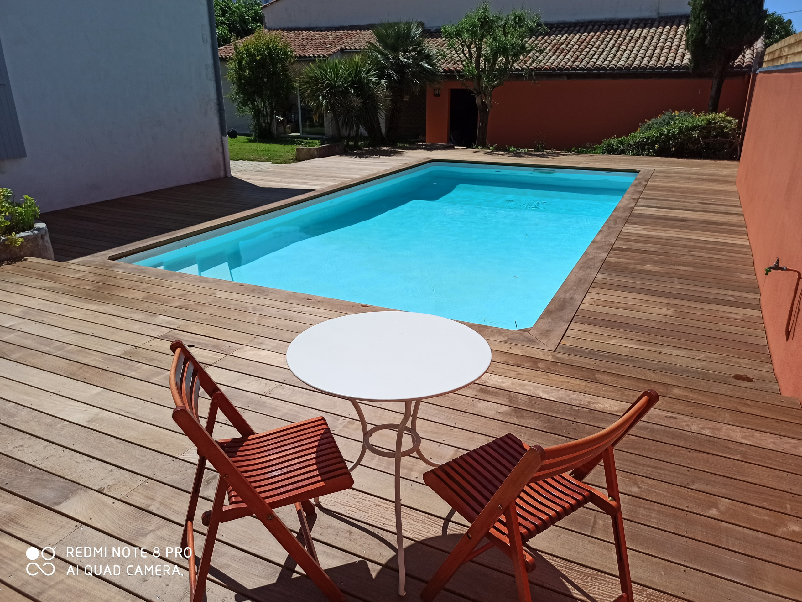 Terrasse en bois et piscine