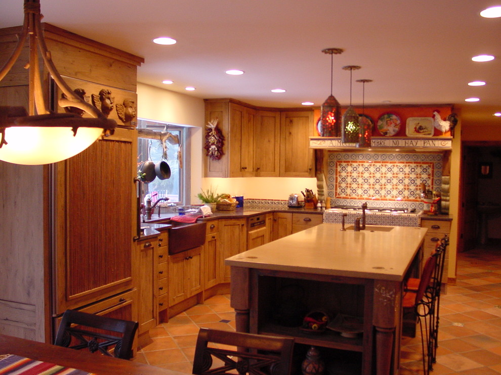 This is an example of an eclectic kitchen in Chicago.