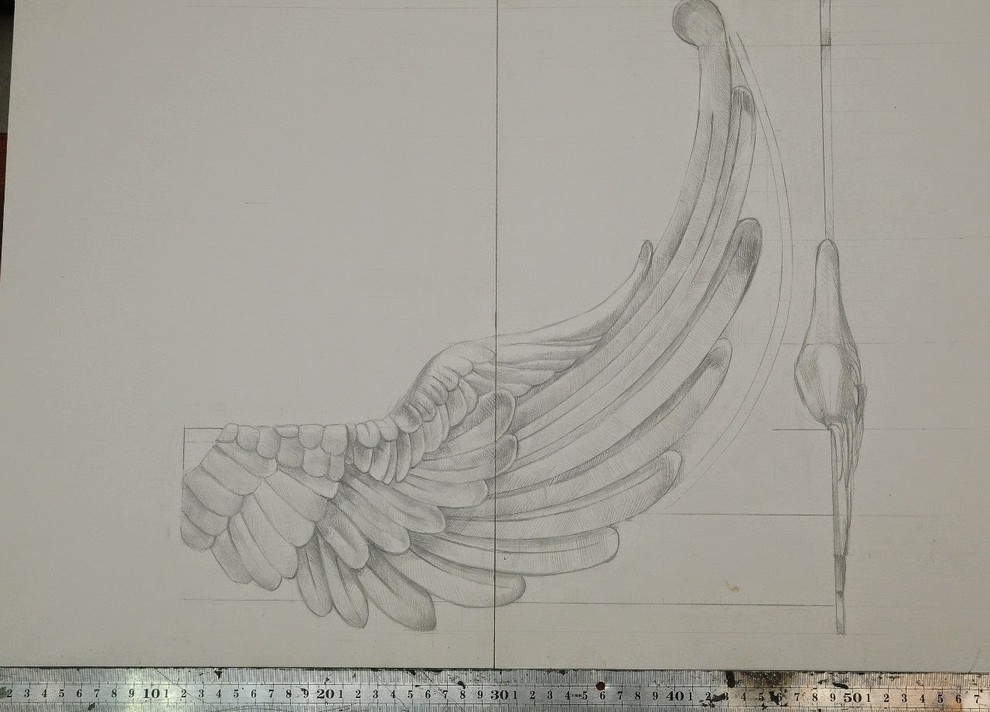 Кресло с декоративными деталями и элементами из бронзы