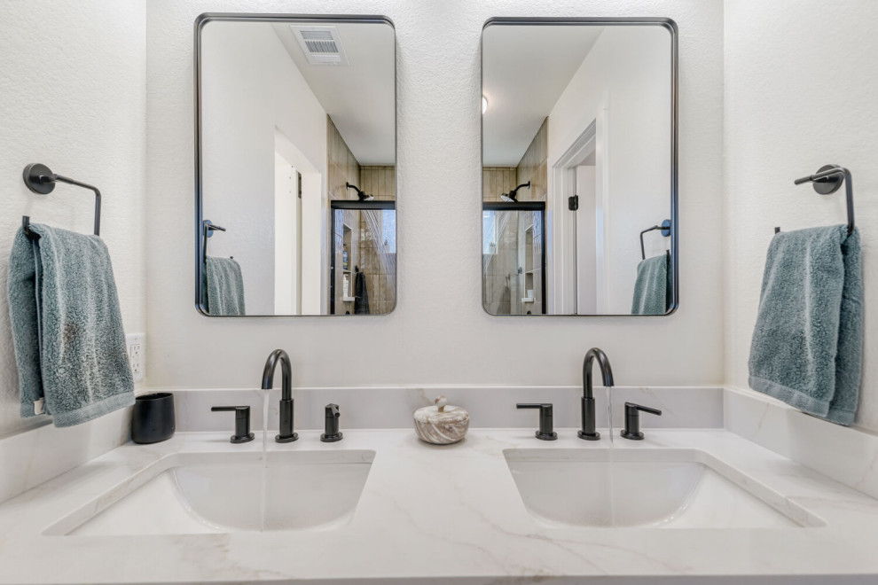 Bathroom - bathroom idea in Denver