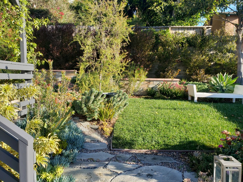 Photo of a modern landscaping in Los Angeles.
