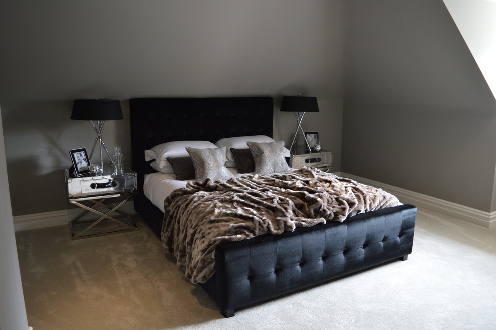 Bedroom - contemporary bedroom idea in Berkshire
