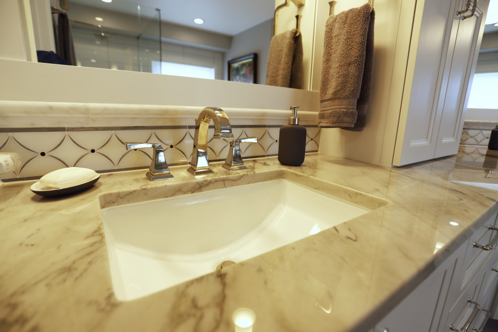 Example of a transitional home design design in Denver