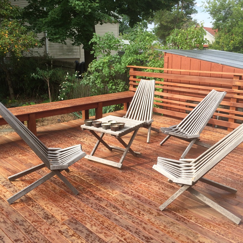 Mid-sized minimalist backyard deck photo with no cover