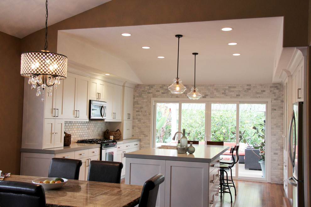Kitchen - transitional kitchen idea in Orange County