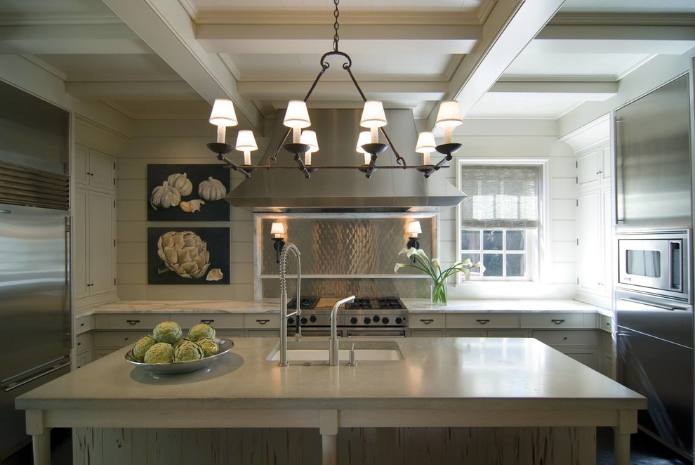 Kitchen - transitional kitchen idea in Charlotte
