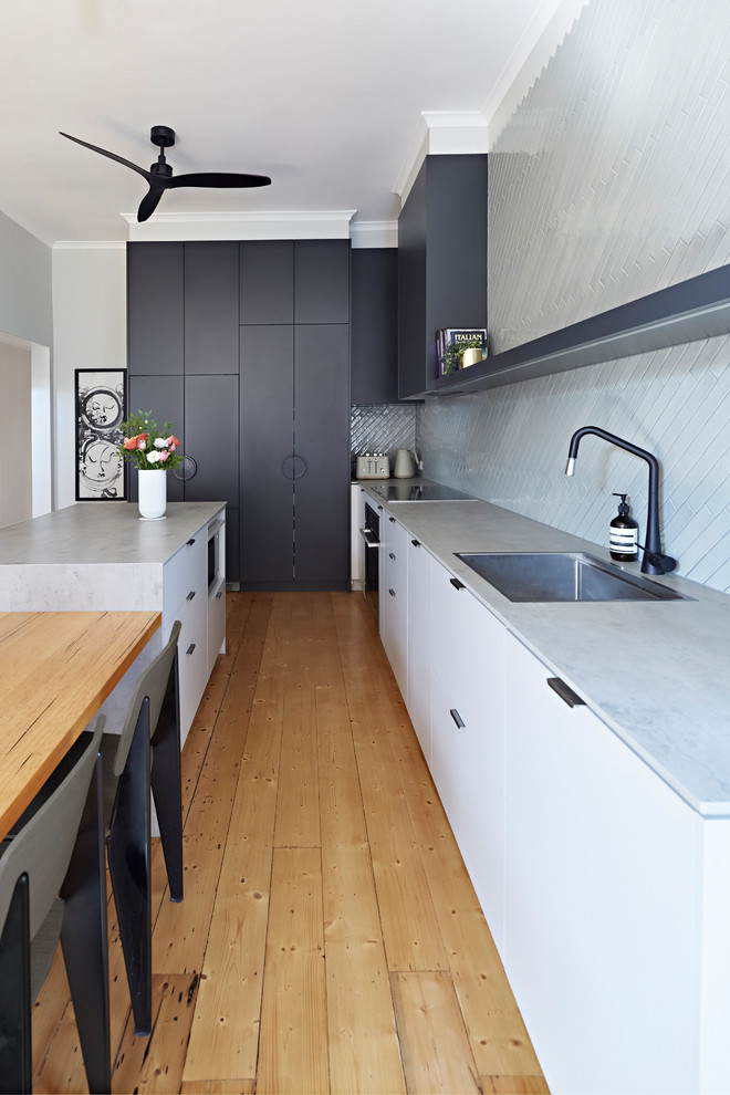 Inspiration for a mid-sized modern l-shaped open plan kitchen in Melbourne with an undermount sink, blue splashback, stainless steel appliances, with island, grey benchtop, grey cabinets, quartz benchtops and ceramic splashback.
