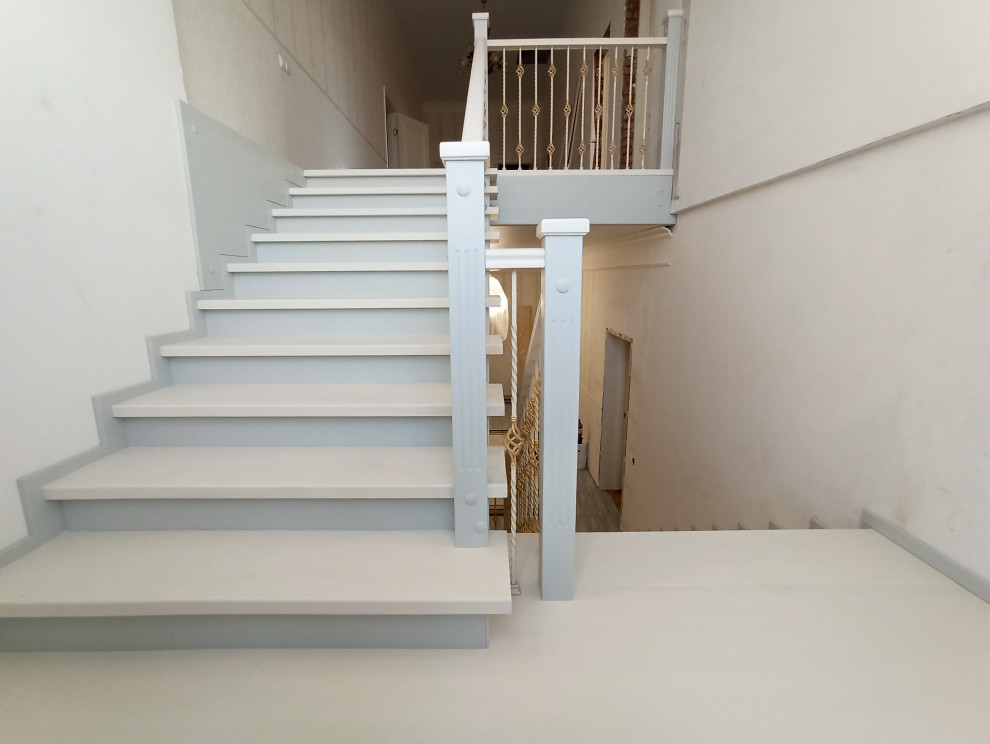 Лестница с первого по третий этаж