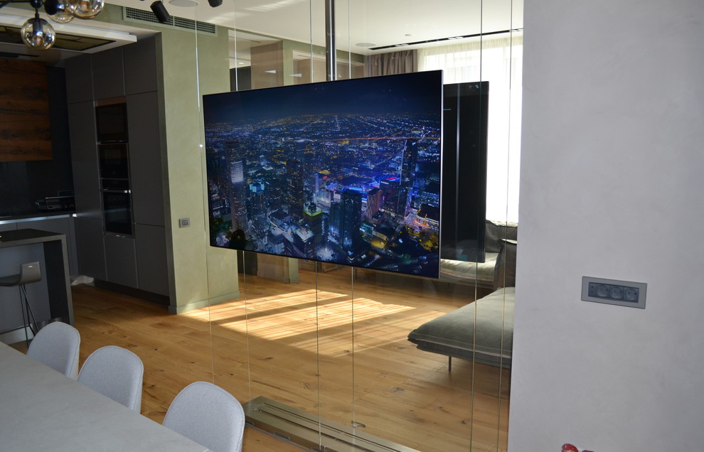 Био камин с двумя телевизорами