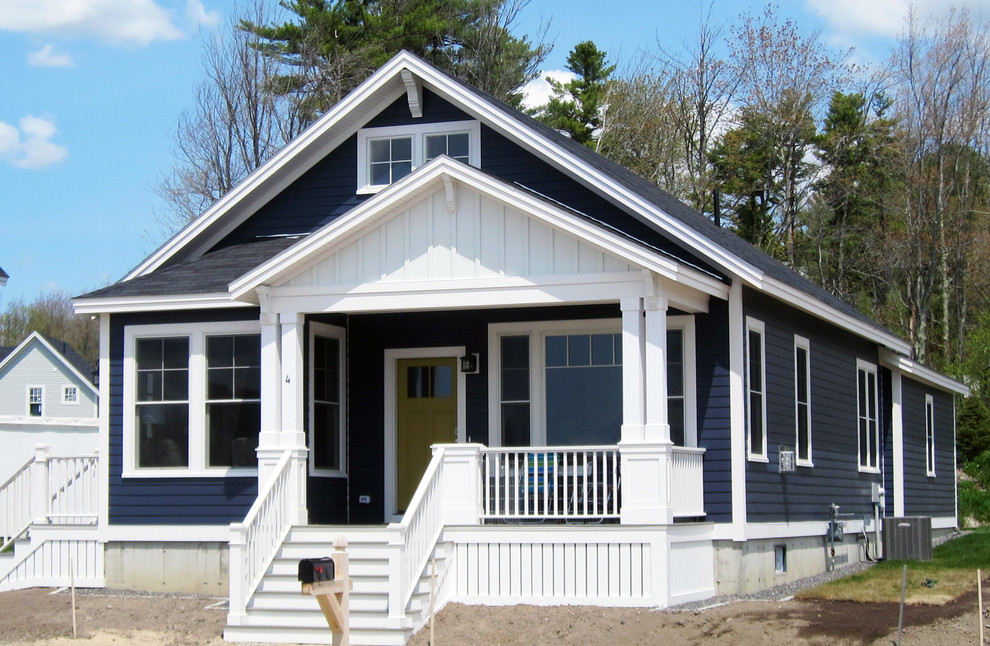 Design ideas for a mid-sized arts and crafts home design in Portland Maine.