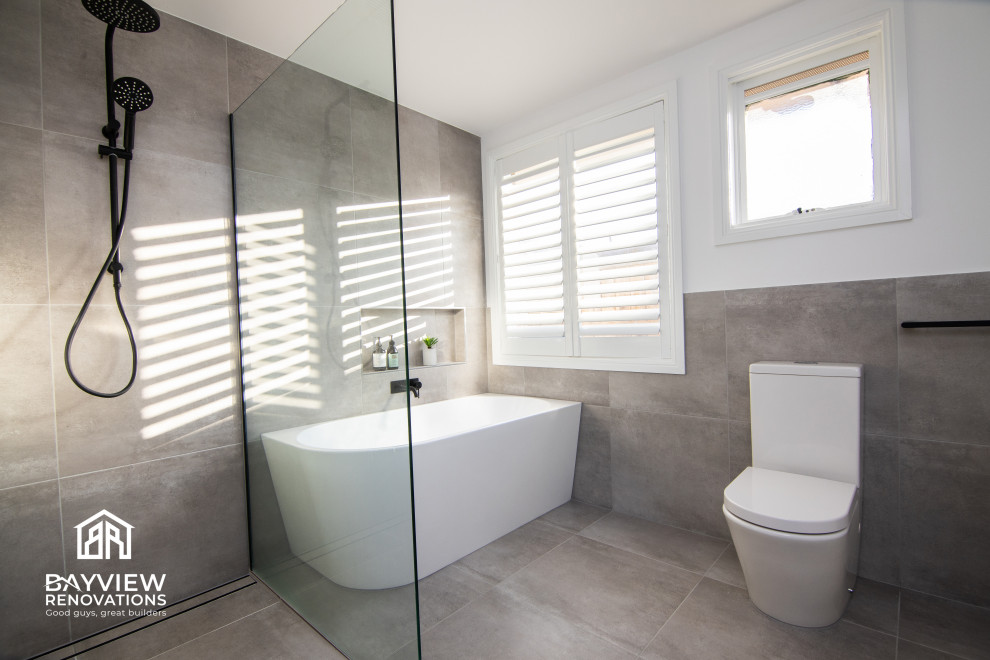 Photo of a contemporary bathroom in Melbourne.