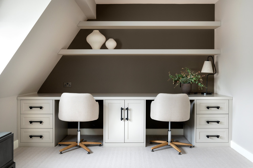 Medium sized classic study in London with carpet and a built-in desk.