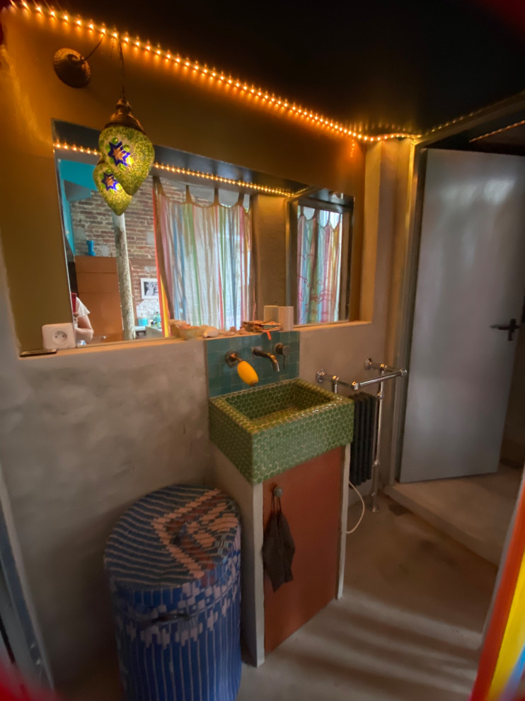 Transformation d'un local en loft brutaliste tropical