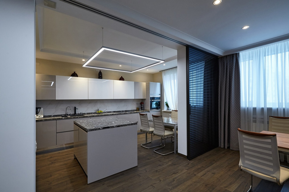 Минимализм с камнем. Кухня-столовая в Пензе