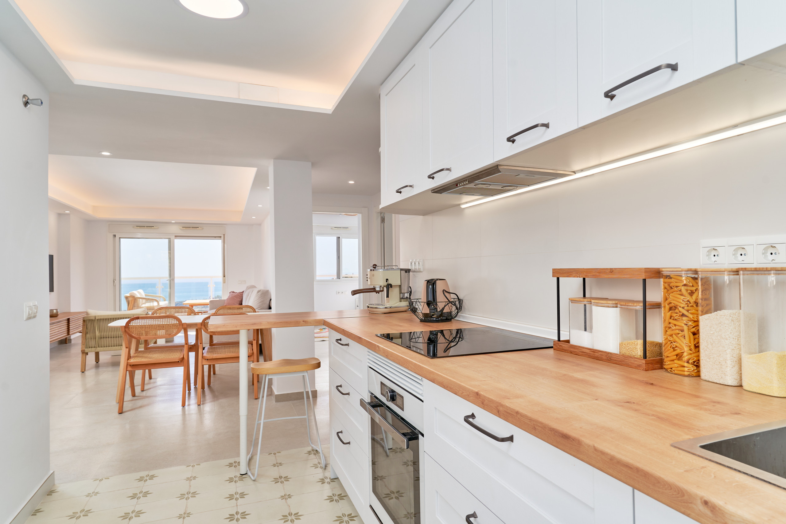 Inspiration for a kitchen remodel in Malaga