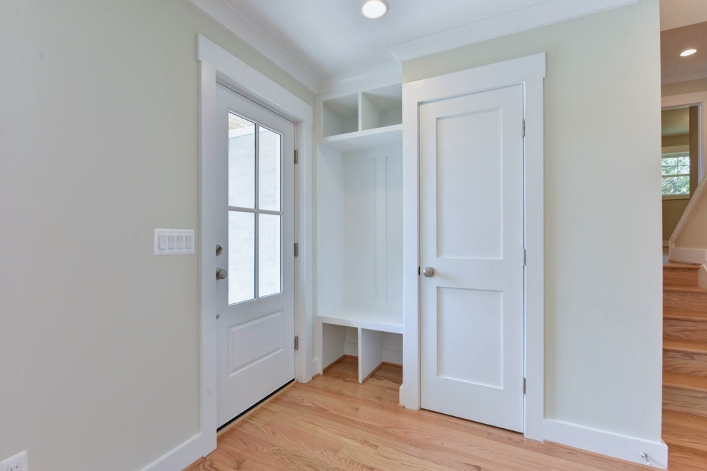 Transitional entryway photo in DC Metro