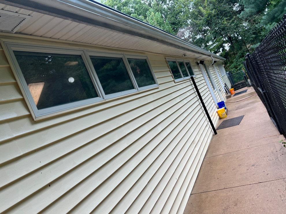 Inspiration for a mid-century modern home design remodel in DC Metro