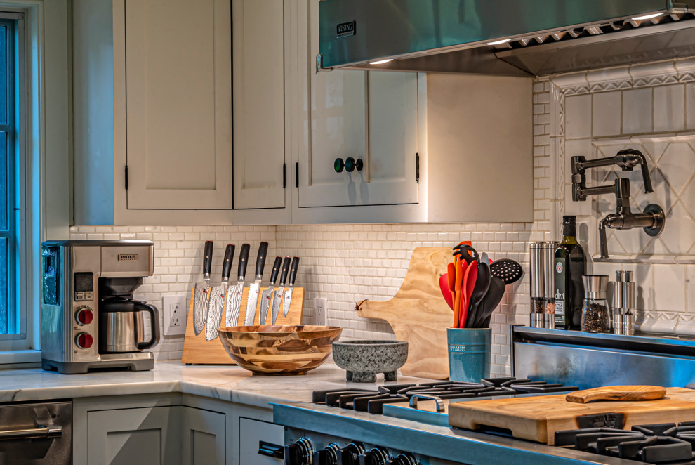 Kitchen - transitional kitchen idea