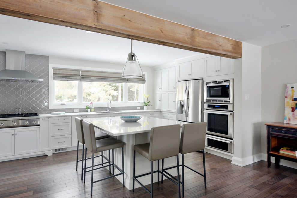 Transitional kitchen photo in Toronto