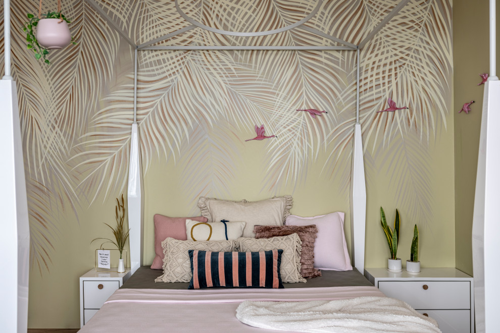 Example of an island style kids' room design in Mumbai
