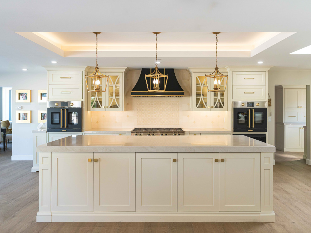 Transitional kitchen photo in Phoenix