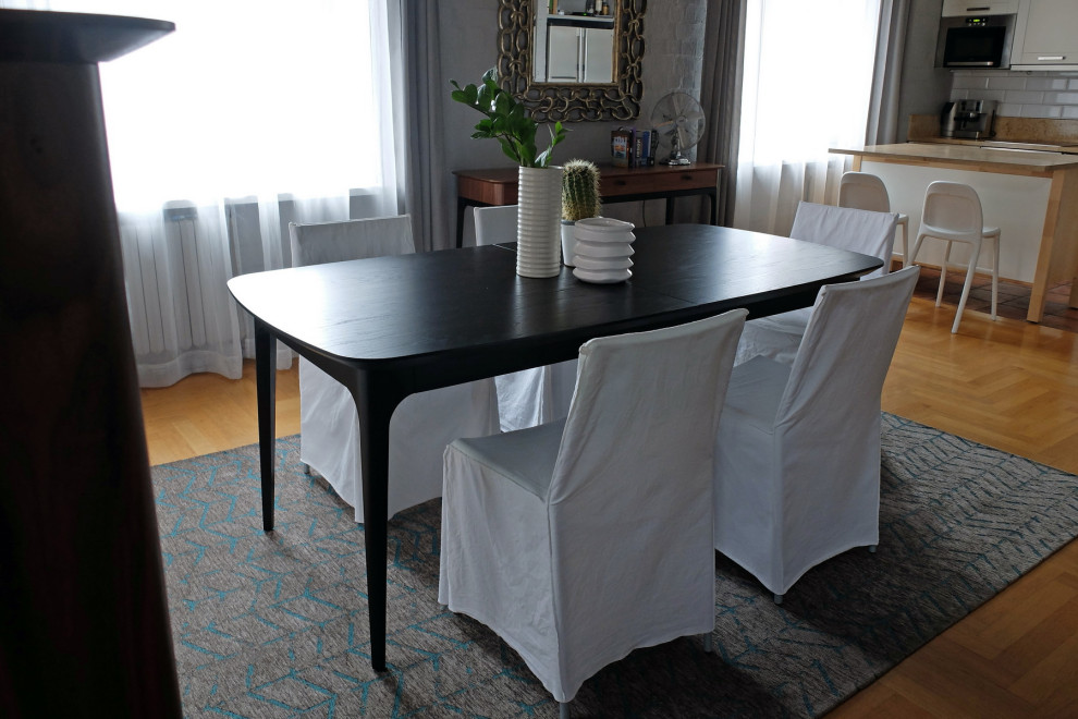 Обеденный стол