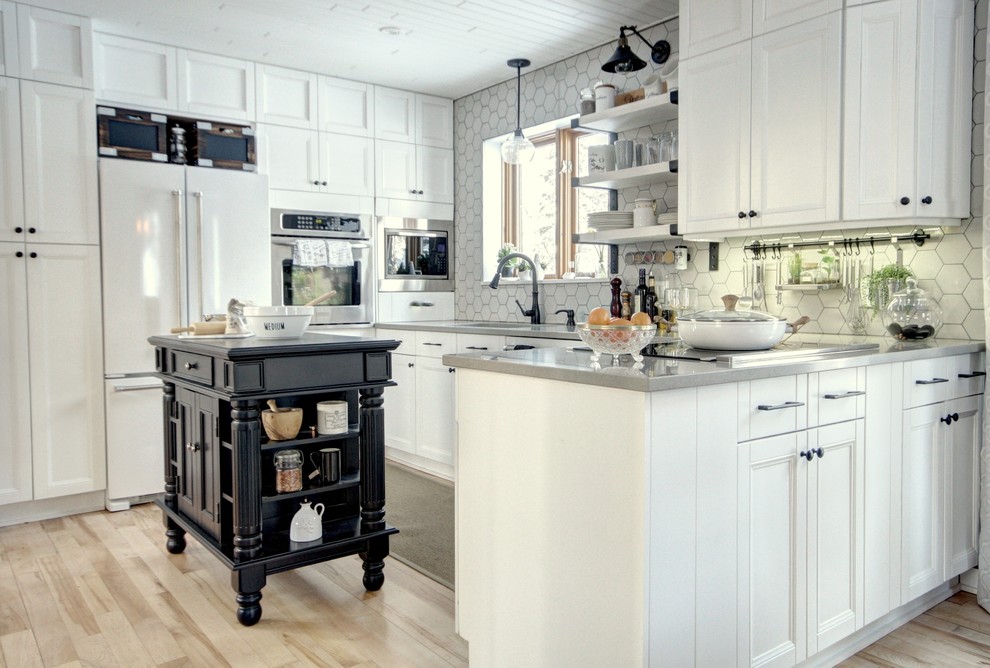 Kitchen new look with the same cabinets - Farmhouse - Kitchen - Montreal - by RénoDéco etc.