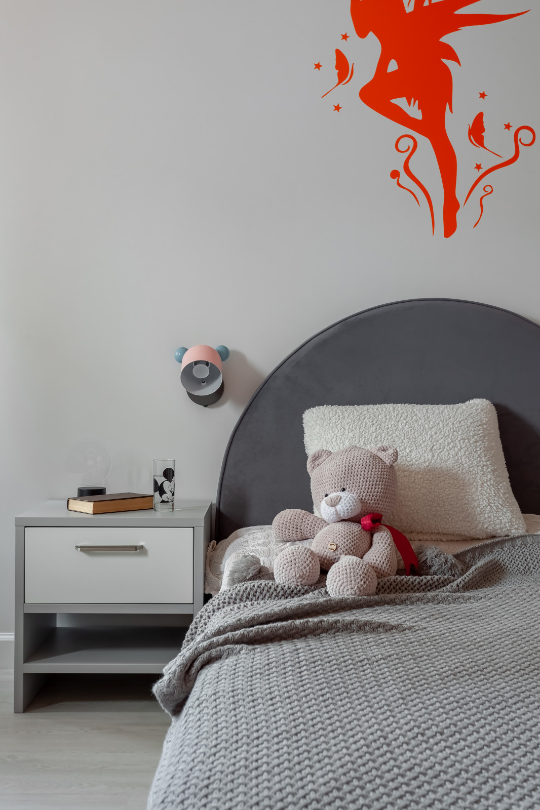 Воздушная квартира с яркими акцентами