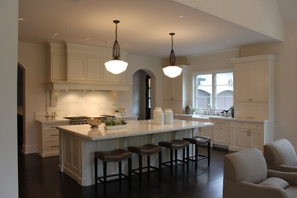 Transitional kitchen photo in Indianapolis