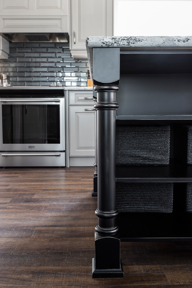 Inspiration for a transitional home design remodel in Toronto