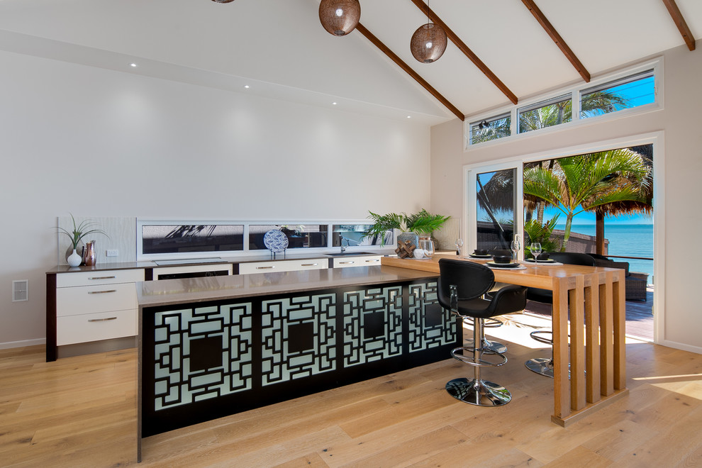 Design ideas for a tropical kitchen in Brisbane.