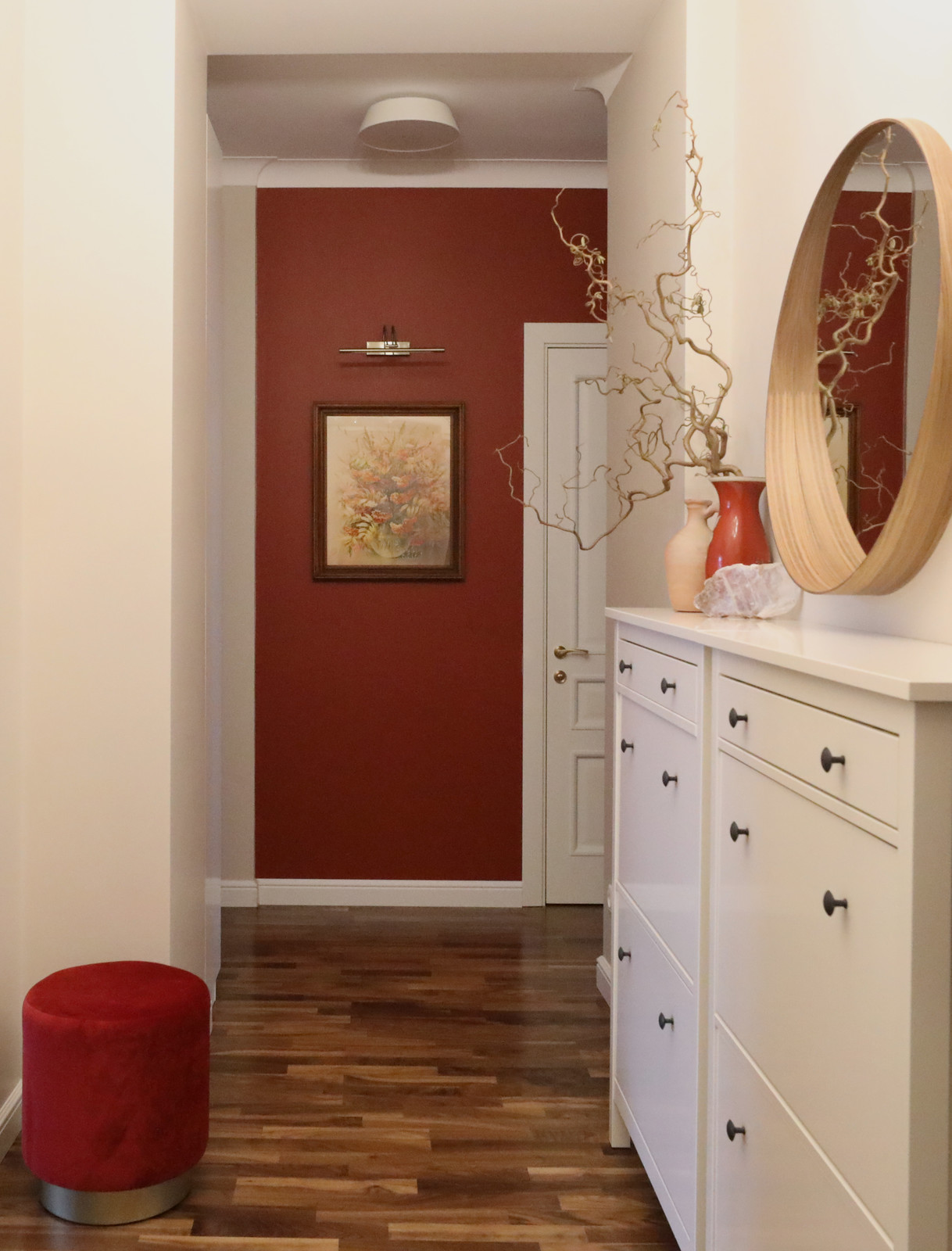 Прихожая. Вид от входной двери.